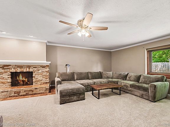 2nd image of 1087 Collingwood Dr