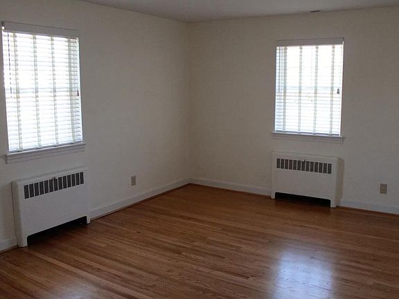 5th image of 948 Harrington Ave APT D