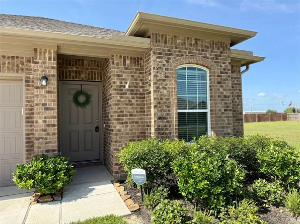 1951 Middle Pass Ln, Angleton, TX 77515