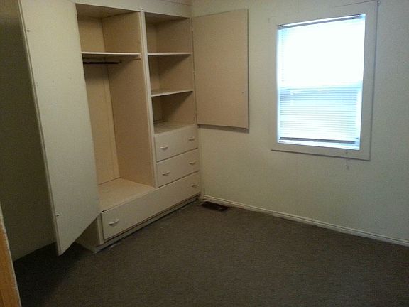 5th image of 536 Broadway St
