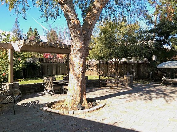 5th image of 1303 Flora Ave