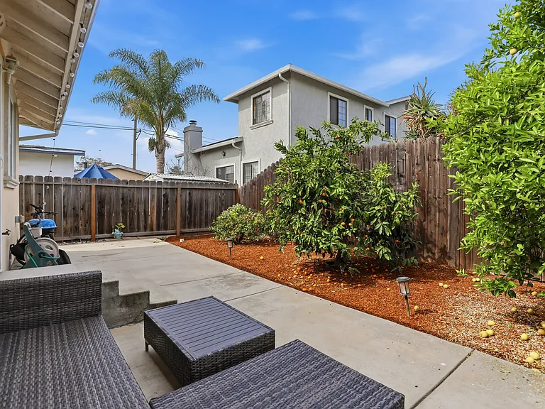 609 Stanford Ave — Photo 100