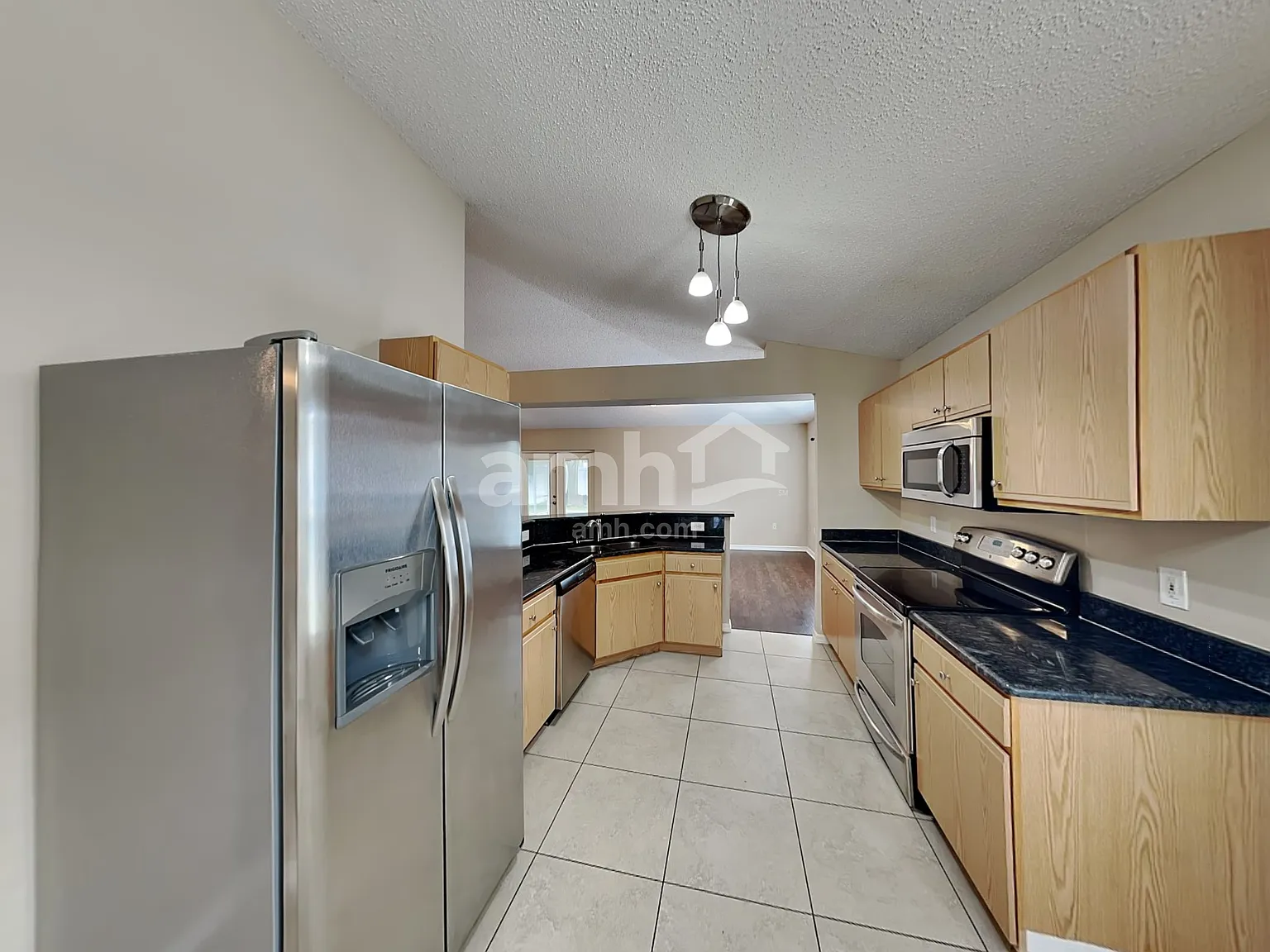 3 bed, 2.0 bath, 1874 sqft, $2,490 — Photo 3