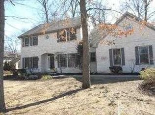 8353 Country Brook Dr, Holland, OH 43528