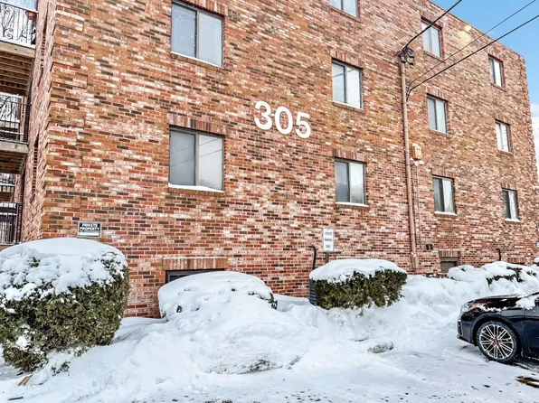 305 Riverside Ave APT 24, Medford, MA 02155