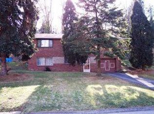 1190 Saint Vincent Dr, Monroeville, PA