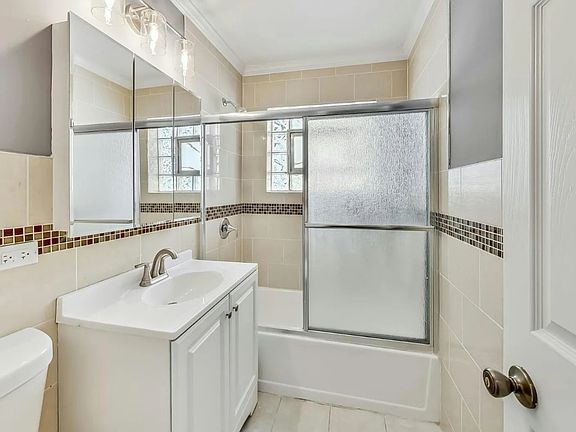 5th image of 5435 N Sawyer Ave APT 2