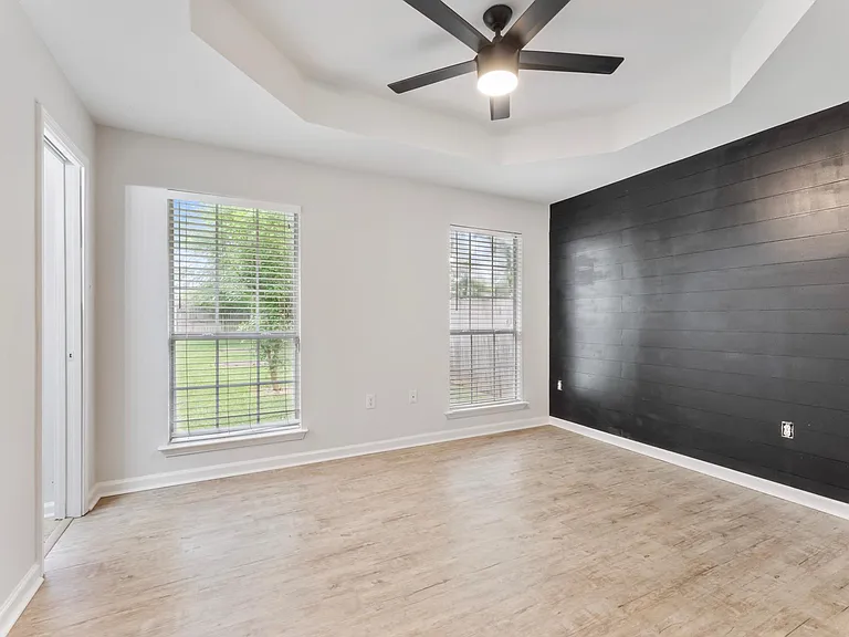 14223 Parkview Dr — Photo 7