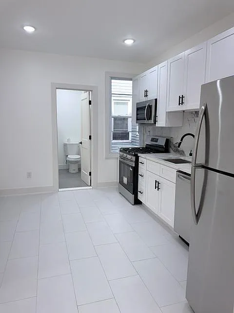 Building Photo - 77 Williams Ave #2