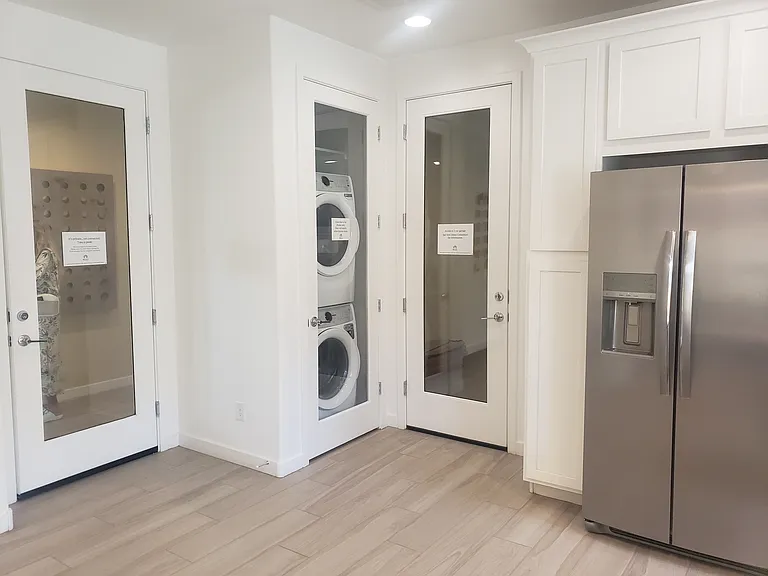 9524 W Whitton Ave — Photo 3