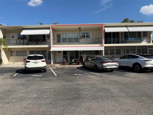 4141 56th Way N APT 801, Kenneth City, FL 33709