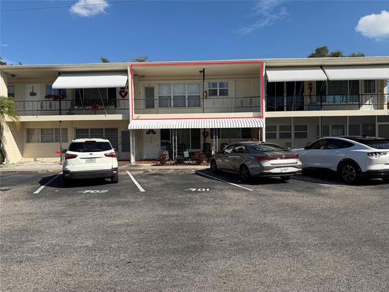 4141 56th Way N APT 801, Kenneth City, FL 33709
