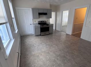 35 Brook St FLOOR 3, Lawrence, MA 01841
