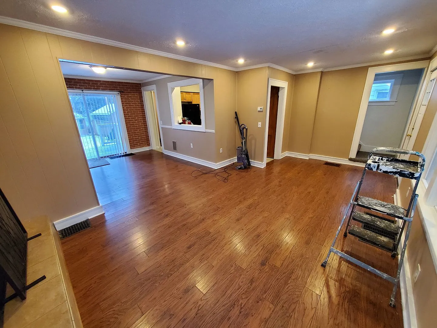 Available Soon Beautiful 3 Bedroom Single Family Rochester East Side — Photo 3