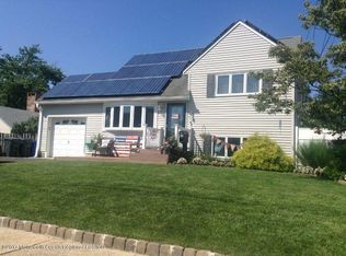 201 Dennis Dr, Brick, NJ 08724