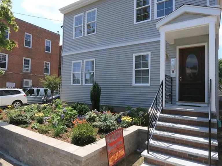 220 Massachusetts Ave — Photo 1