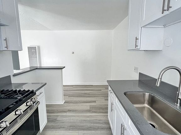 3rd image of 2351 Warwick Ave #9