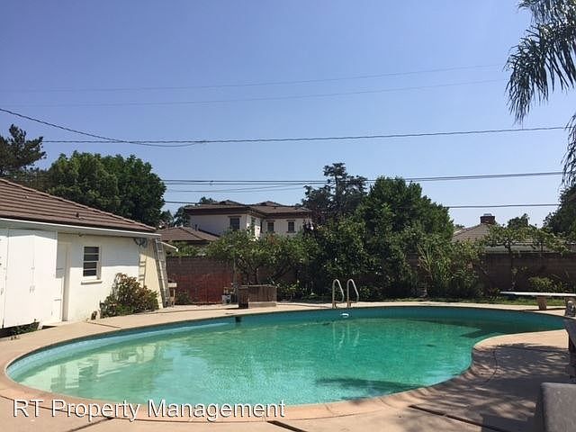 1st image of 952 Palo Alto Dr