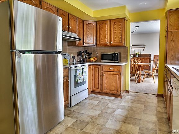 3rd image of 15 Roundwood Ct