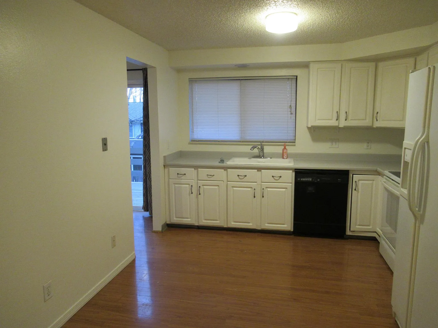 4 bed, 3.5 bath, 2504 sqft, $3,250 — Photo 3