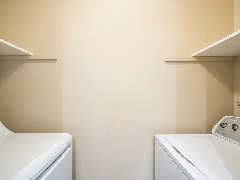 Spinnaker Apartments — Photo 16