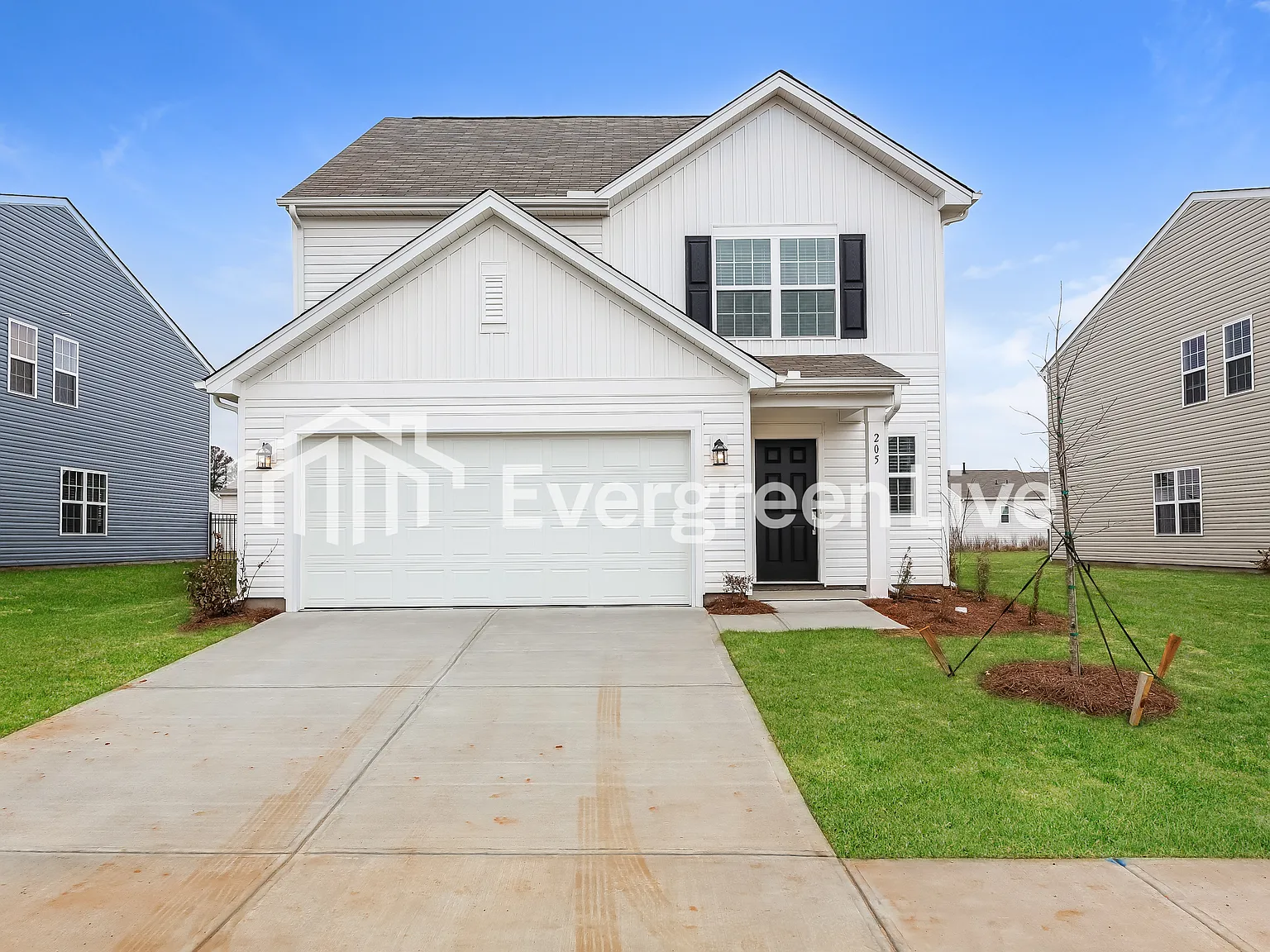 5 bed, 2.5 bath, 2306 sqft, $1,970 — Photo 2