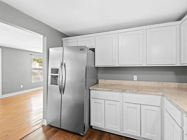 1022 W Holly St — Photo 13