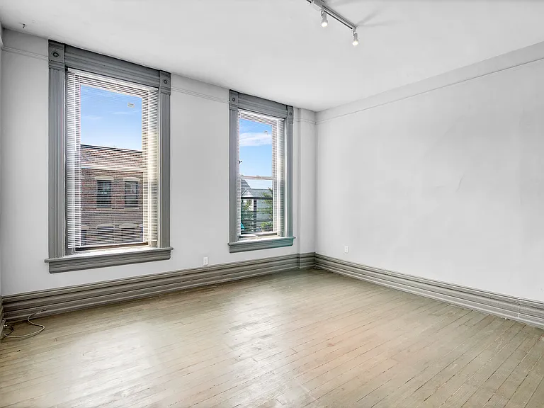 1659 W 21st St #2R — Photo 7