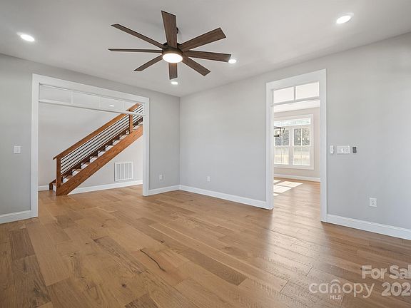 5th image of 6 Leisure Cir