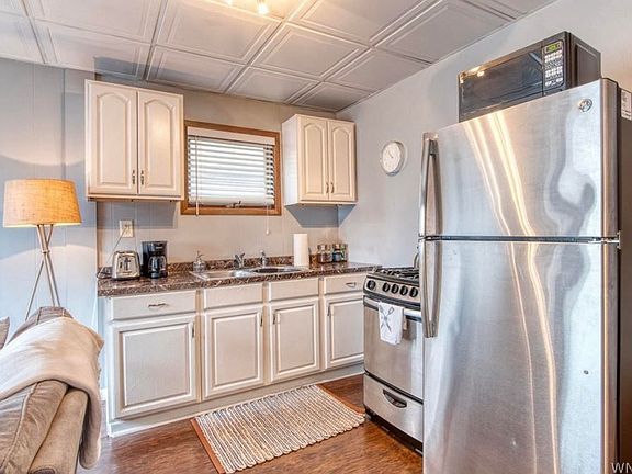 3rd image of 338 Richmond Ave #3