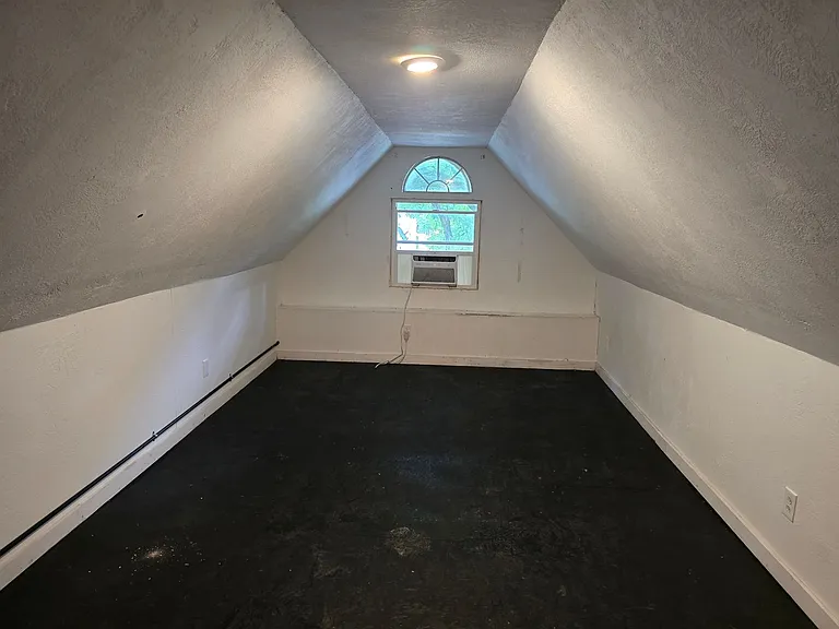 216 Elizabeth Ter — Photo 21