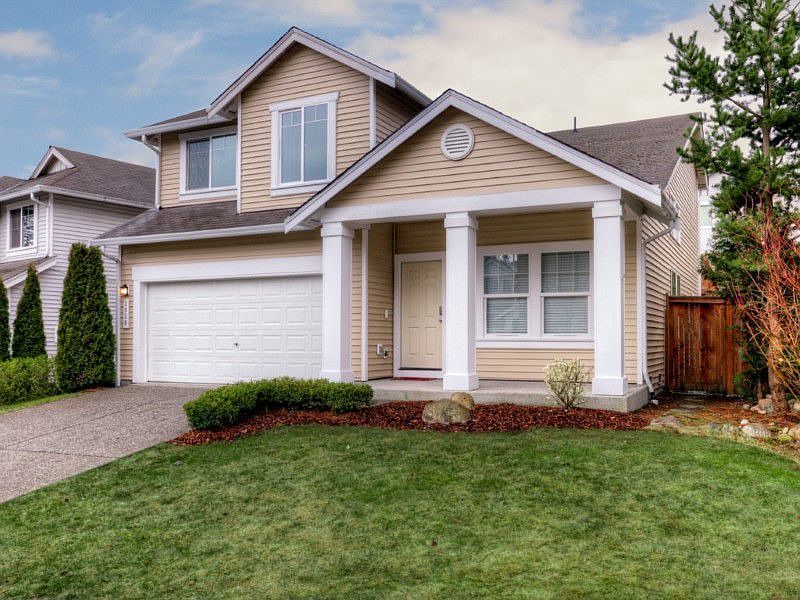 Great street appeal in this Eastpointe charmer!