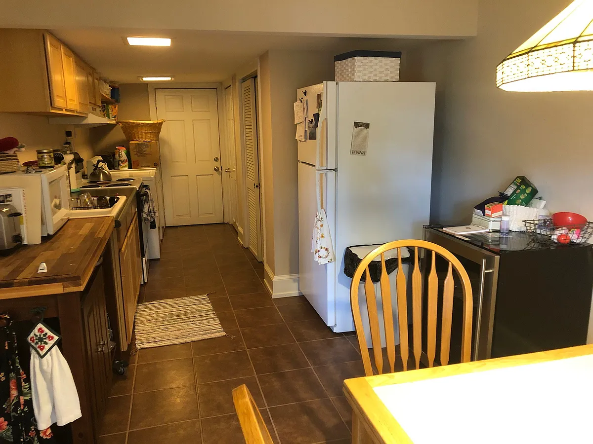 Building Photo - 2146 Greencrest Dr NE