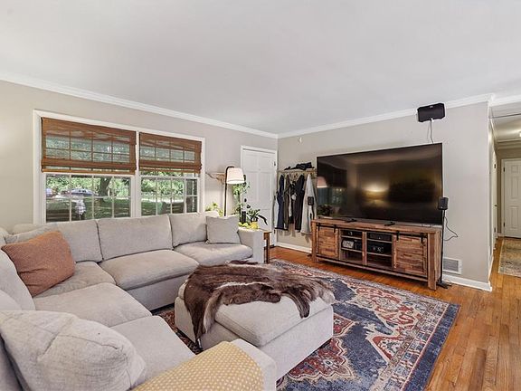 4th image of 2172 Jonathon Ln NE