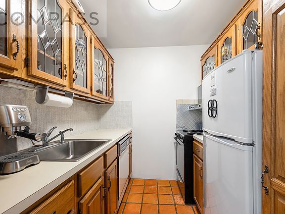 4th image of 155 E 38th St APT 10E