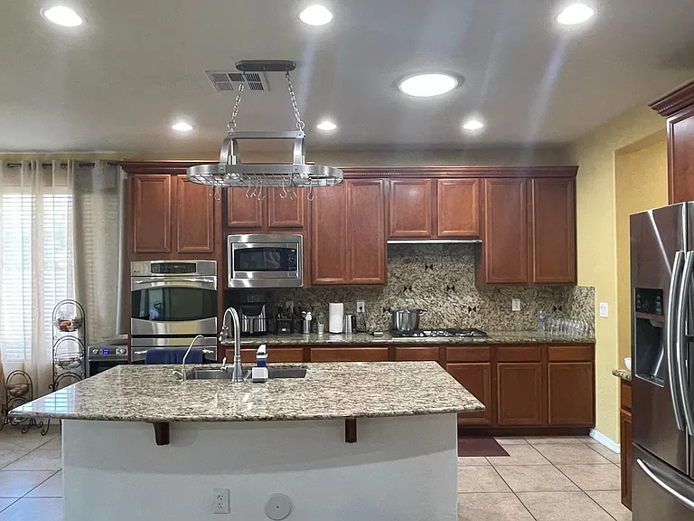1554 W Pelican Ct — Photo 2