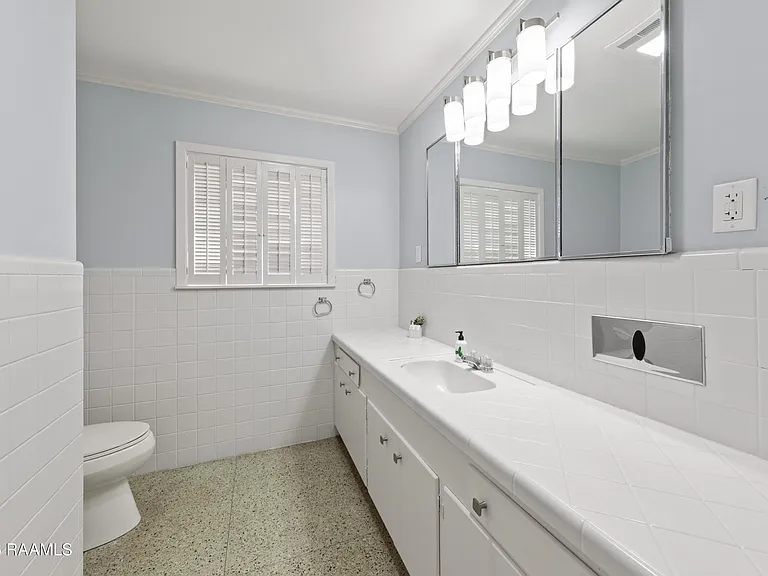 223 Stephanie Ave — Photo 20