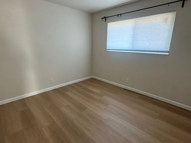 1437 Ward St — Photo 11