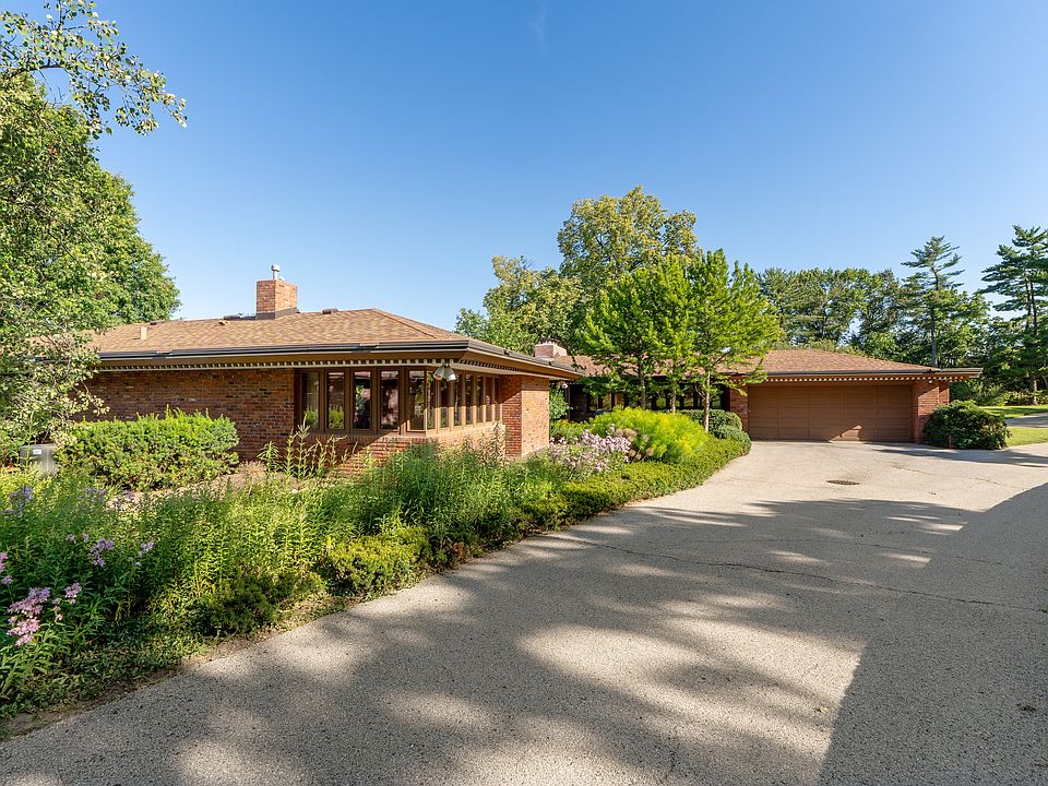 1st image of 11 Squires Ln