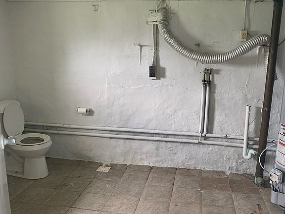 two bedrooms/one bath house in Charleroi