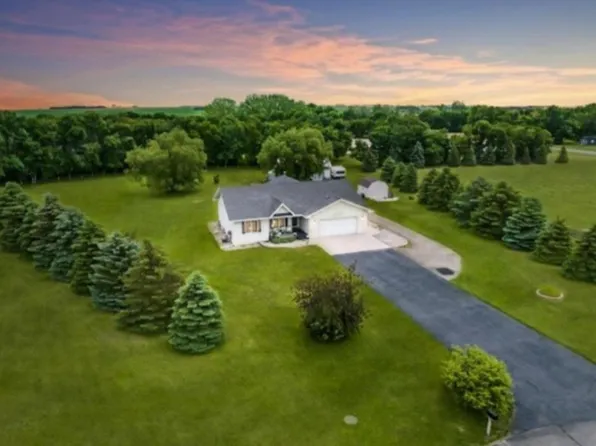 2710 68th St NW, Minot, ND 58703