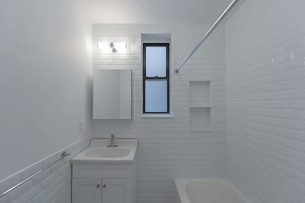 Rented by Thor Equities | media 26