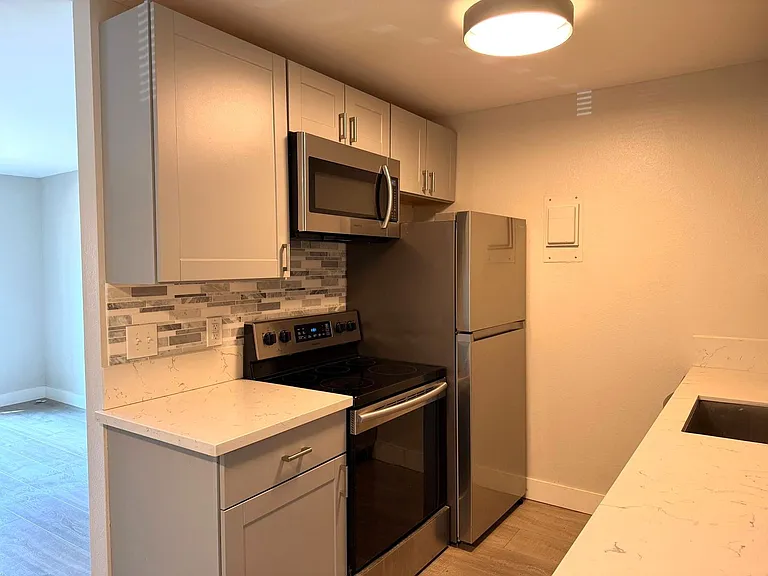 3250 Oneal Cir #B25 — Photo 6