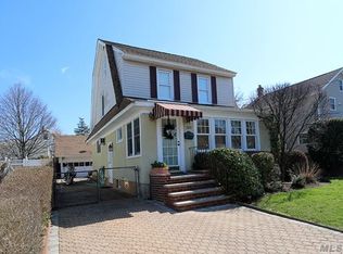 300 Horton Hwy, Mineola, NY 11501