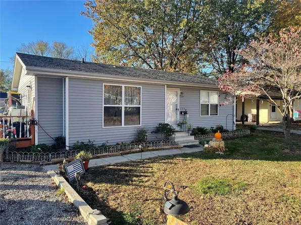 1710 Washington St, Carlyle, IL 62231