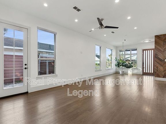5th image of 1018 S Waverly Dr