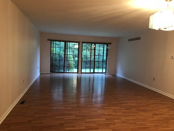 4th image of 26054 Summerdale Dr #1