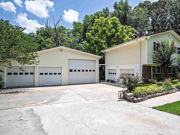 3rd image of 545 Overhill Dr