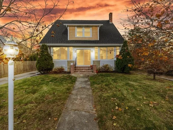 83 Green St, Rockland, MA 02370