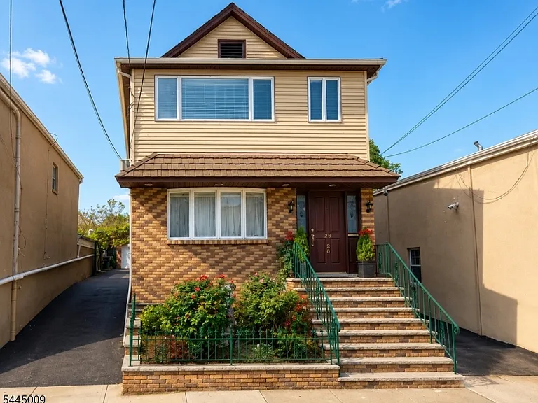 26 W Price St #1 — Photo 1